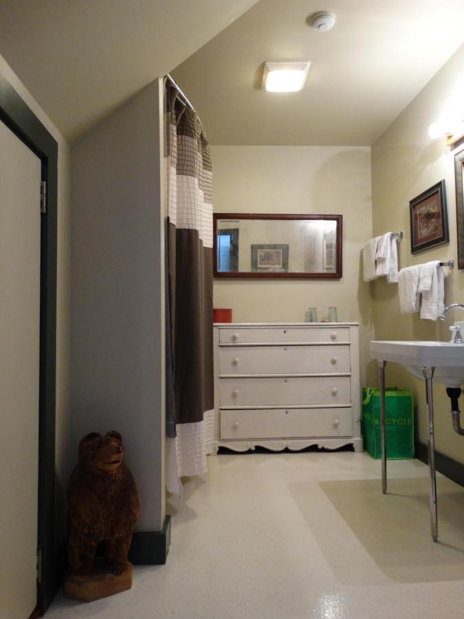 | Shoreham Inn Bed & Breakfast