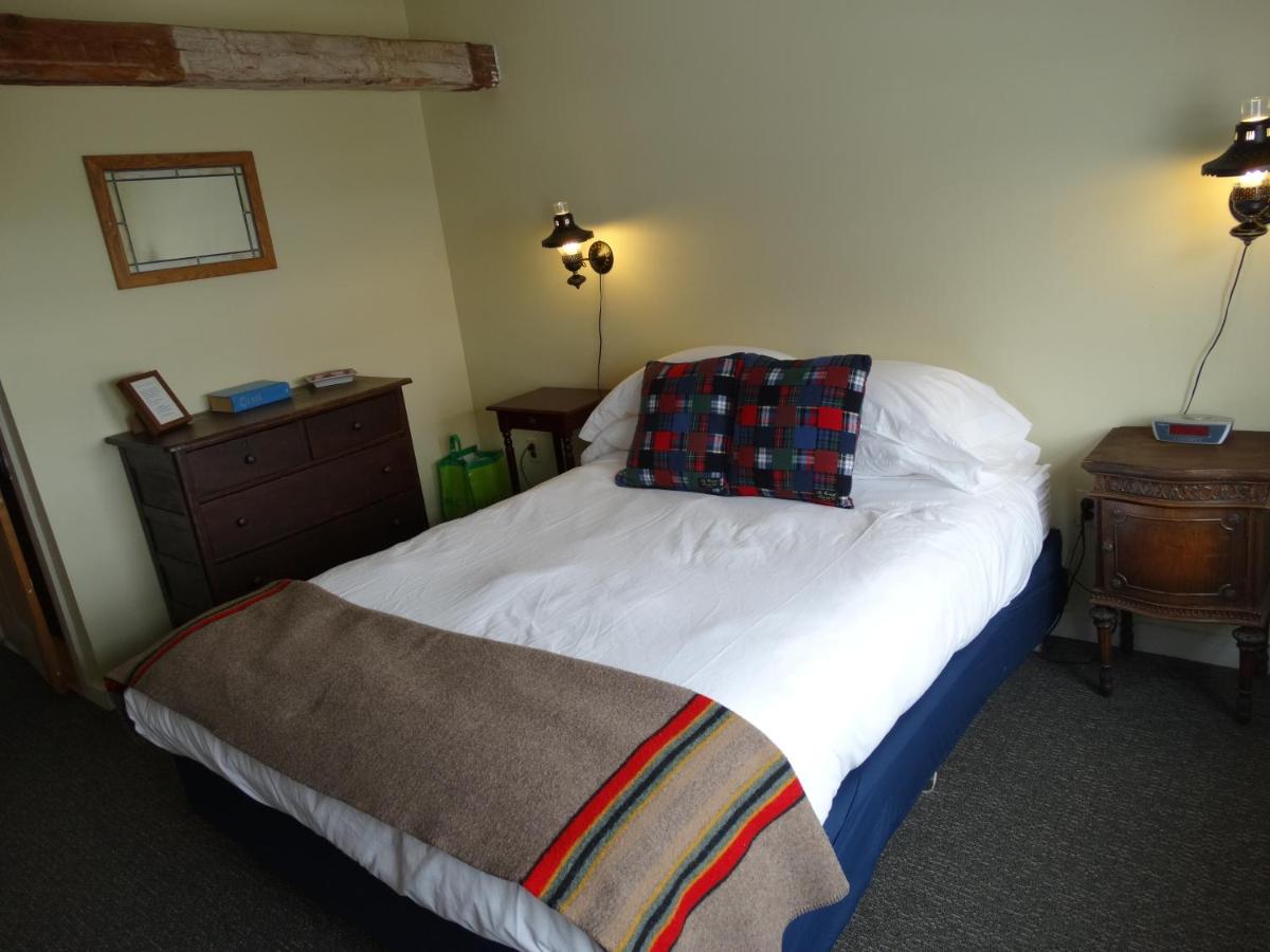 | Shoreham Inn Bed & Breakfast
