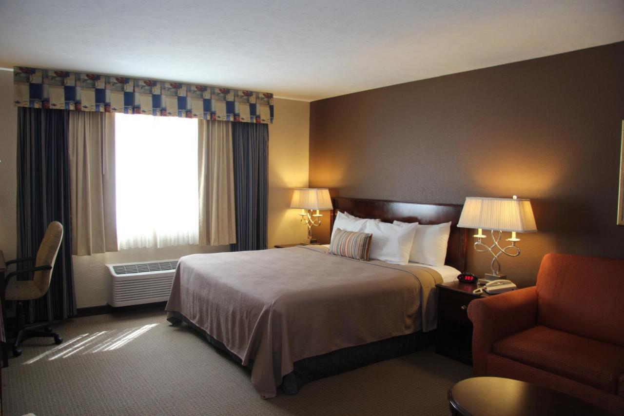 | Green Acres Hotel