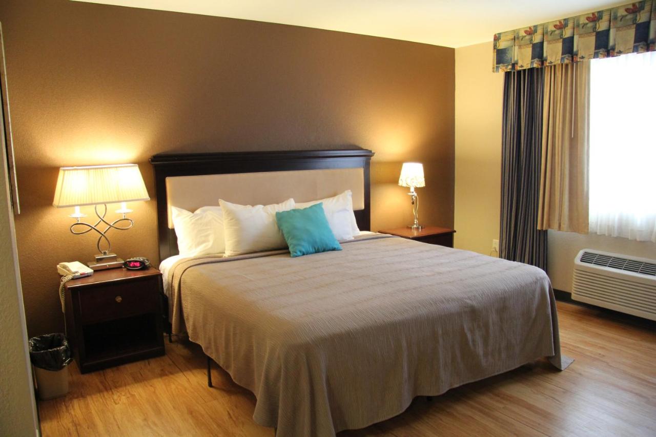 | Green Acres Hotel