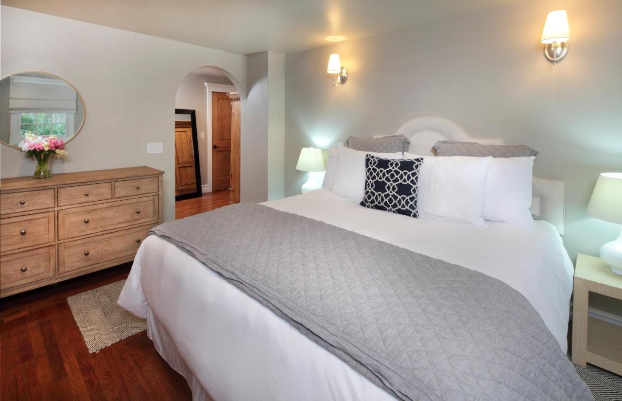 | Calderwood Inn