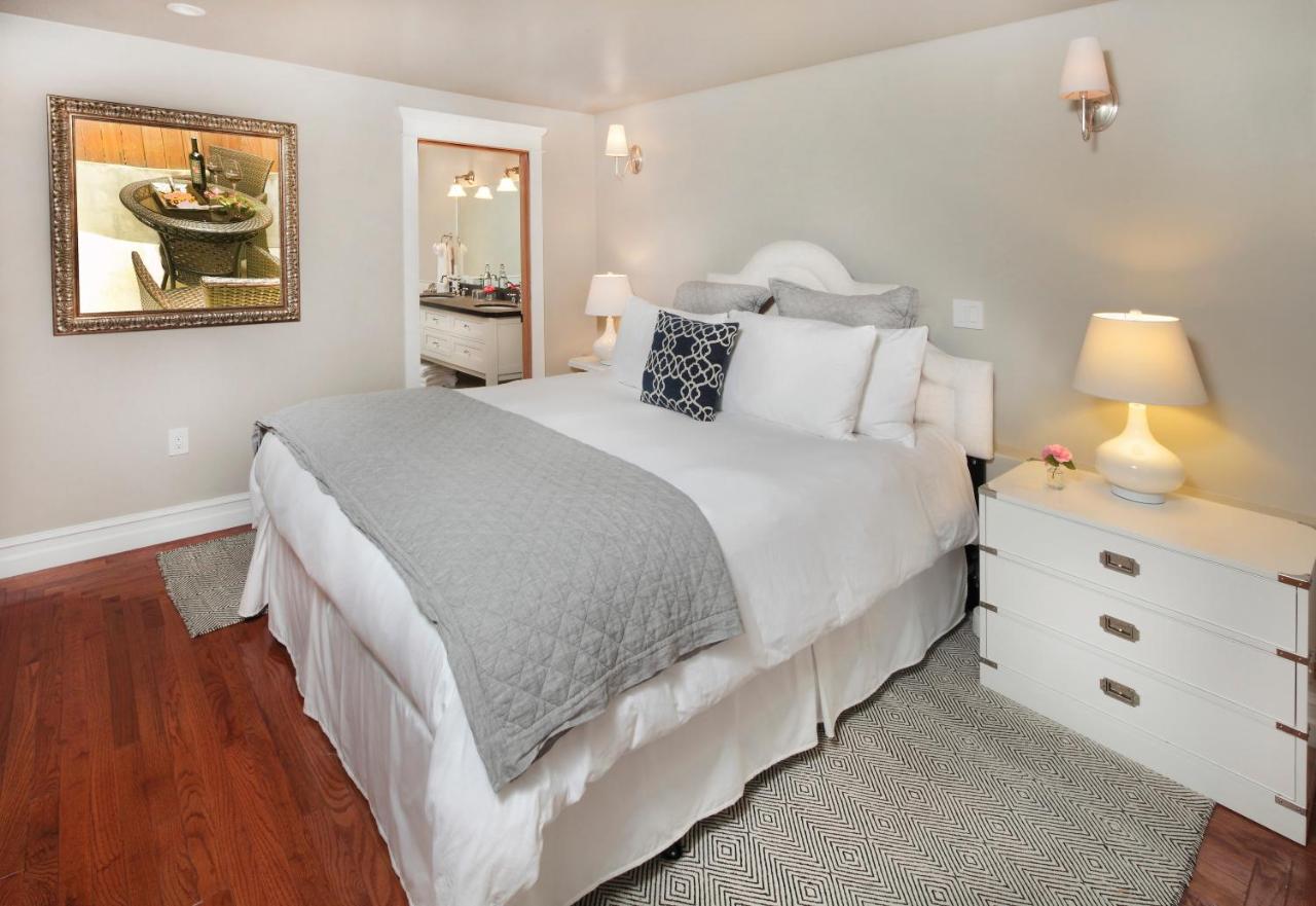 | Calderwood Inn