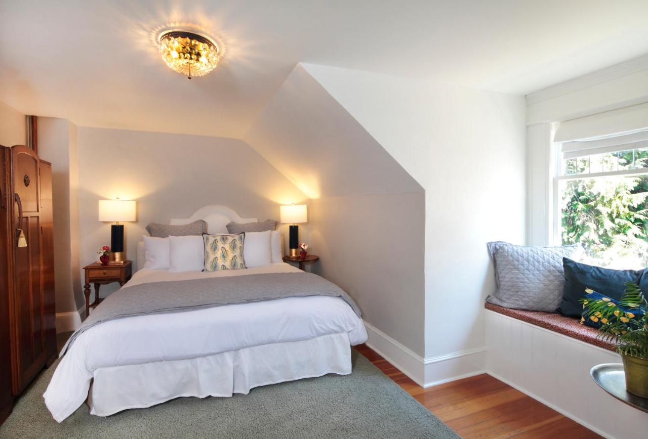 | Calderwood Inn