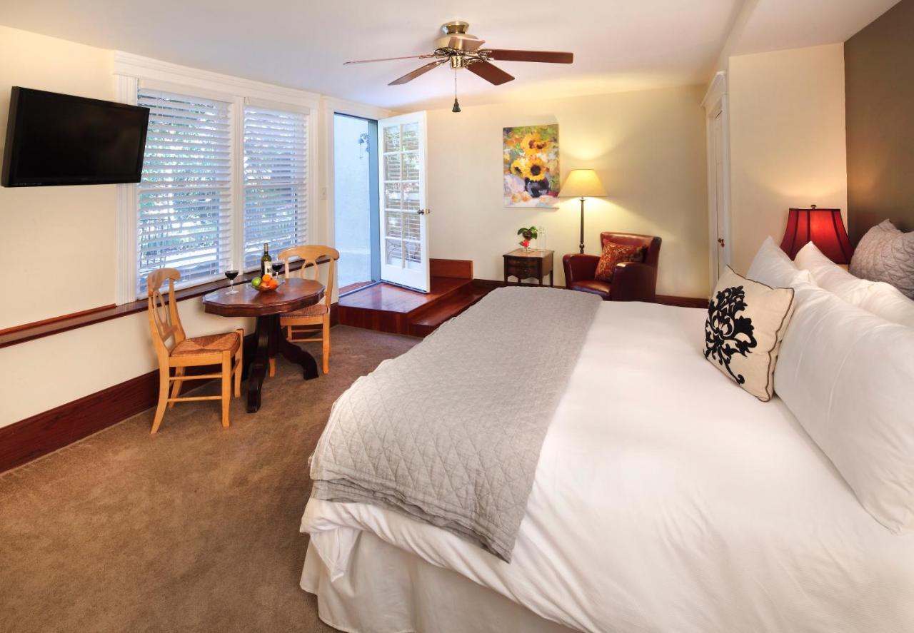 | Calderwood Inn