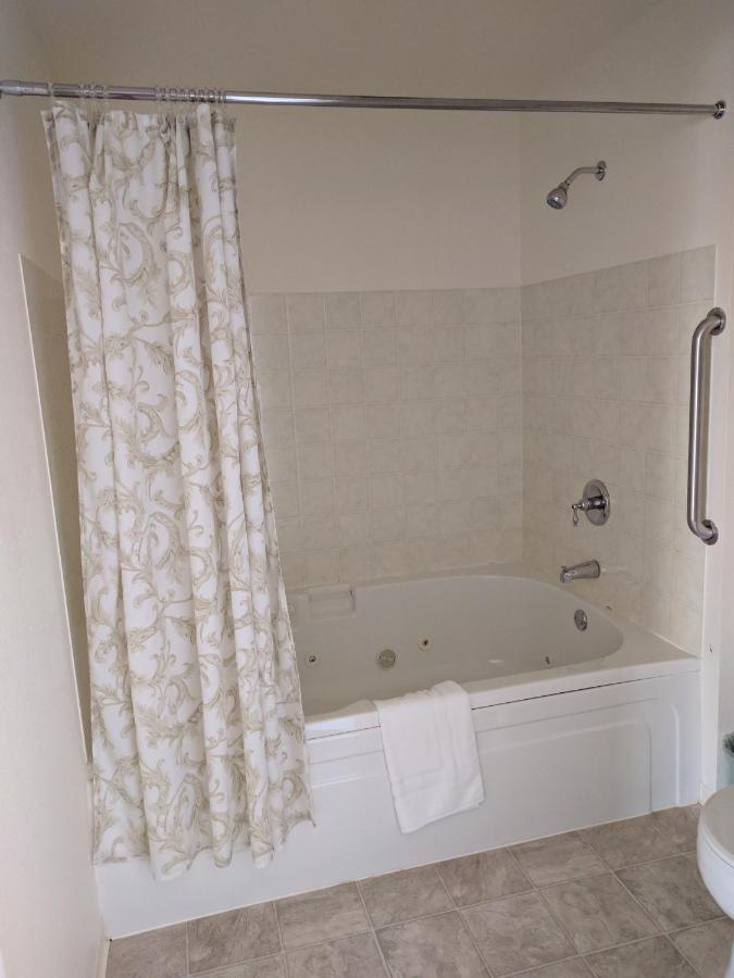Deluxe Single Room at Lighthouse Inn