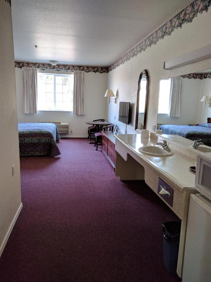 King Room - Disability Access at Lighthouse Inn