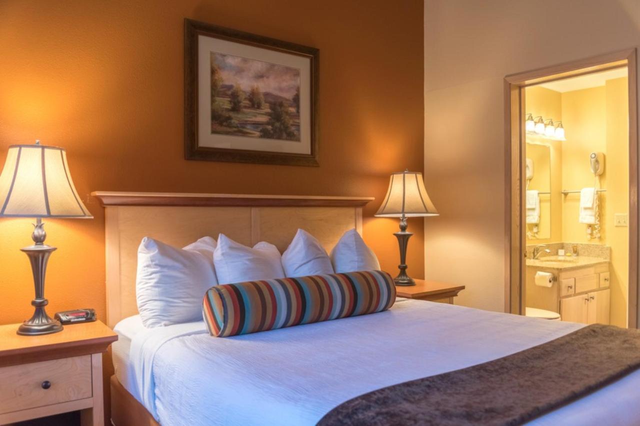 | Whispering Woods Resort, a VRI resort