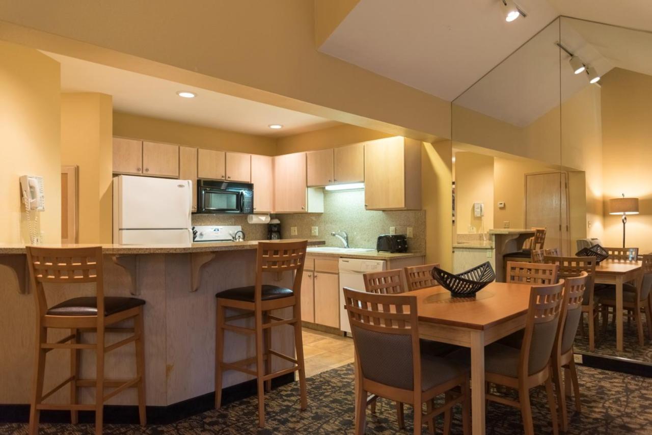 | Whispering Woods Resort, a VRI resort