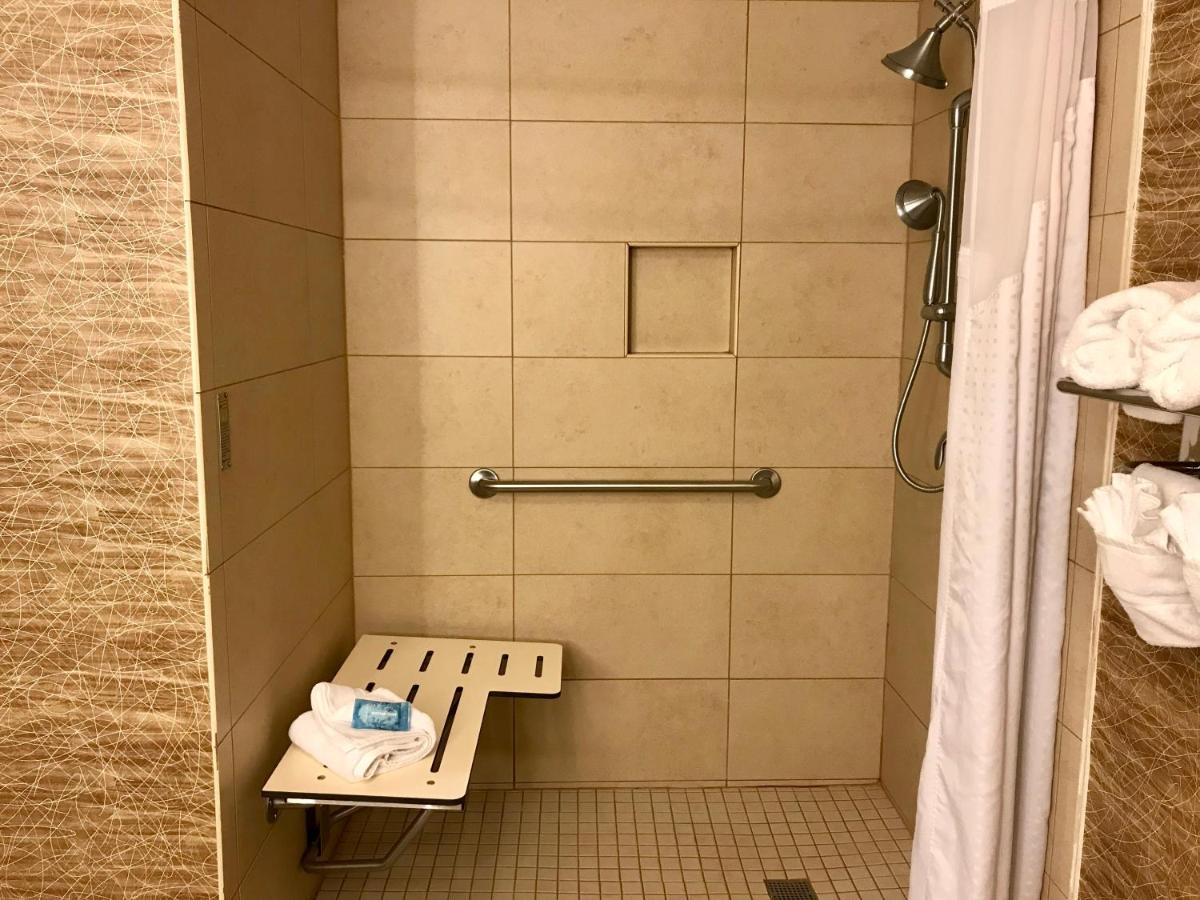 | Holiday Inn Express Hotel and Suites Pasadena-Colorado Blvd, an IHG Hotel