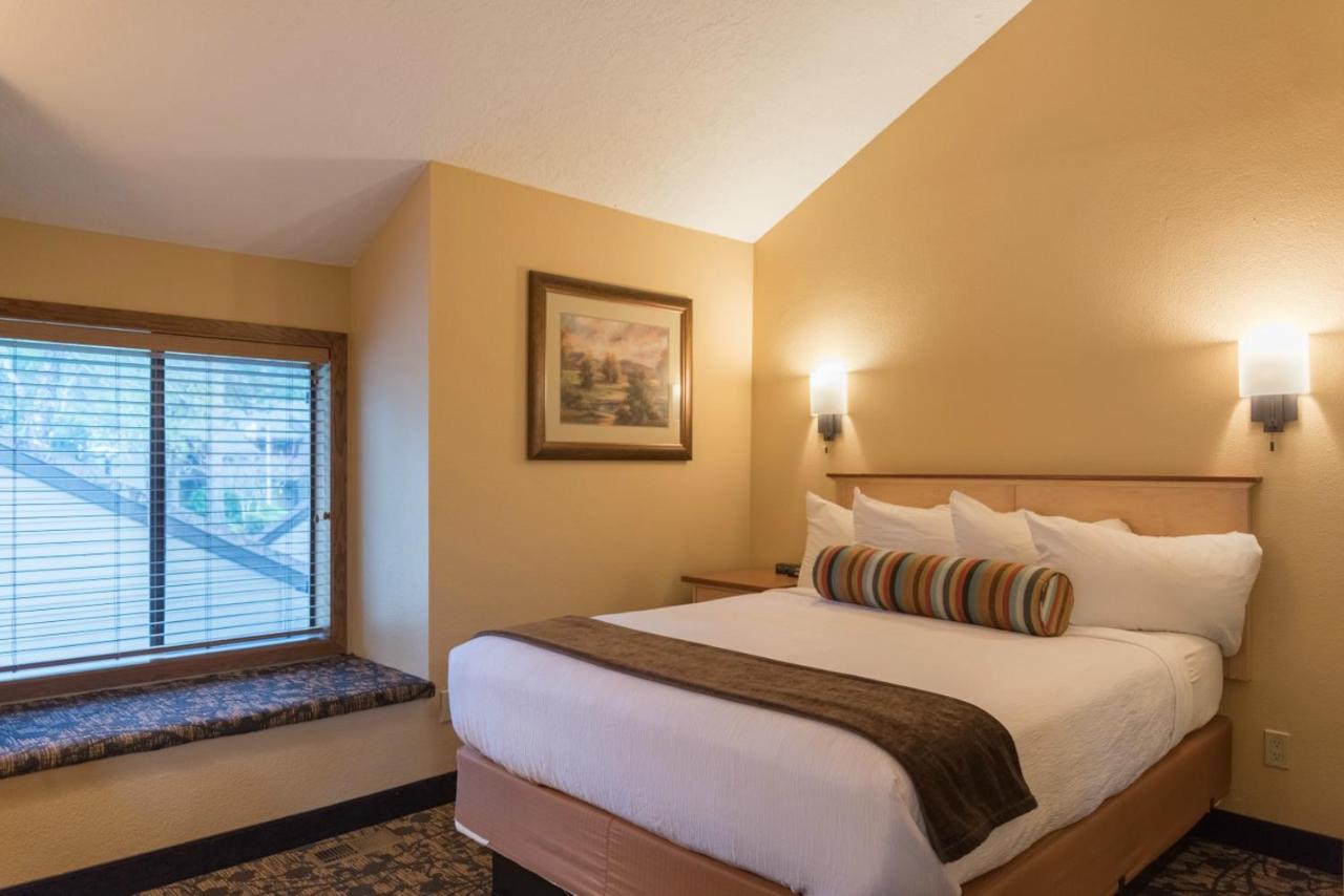 | Whispering Woods Resort, a VRI resort