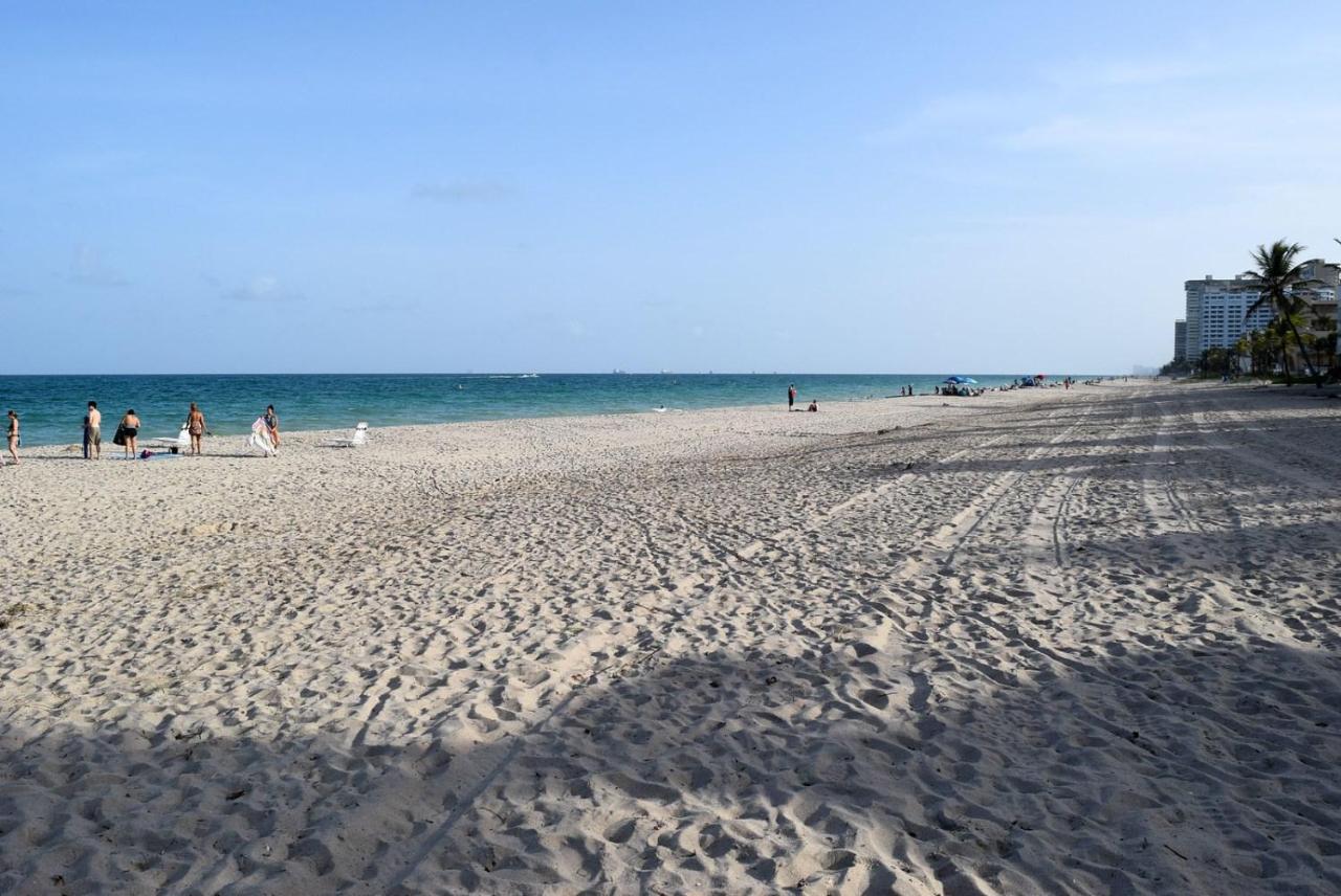 | Galt Ocean Drive Beach Condo