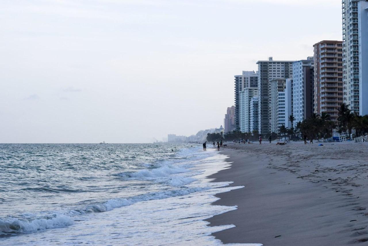 | Galt Ocean Drive Beach Condo