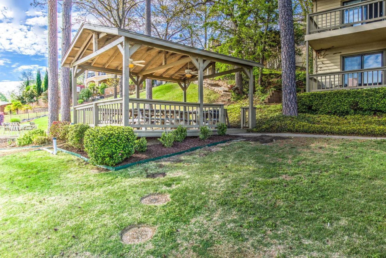 | Long Island Lake Resort