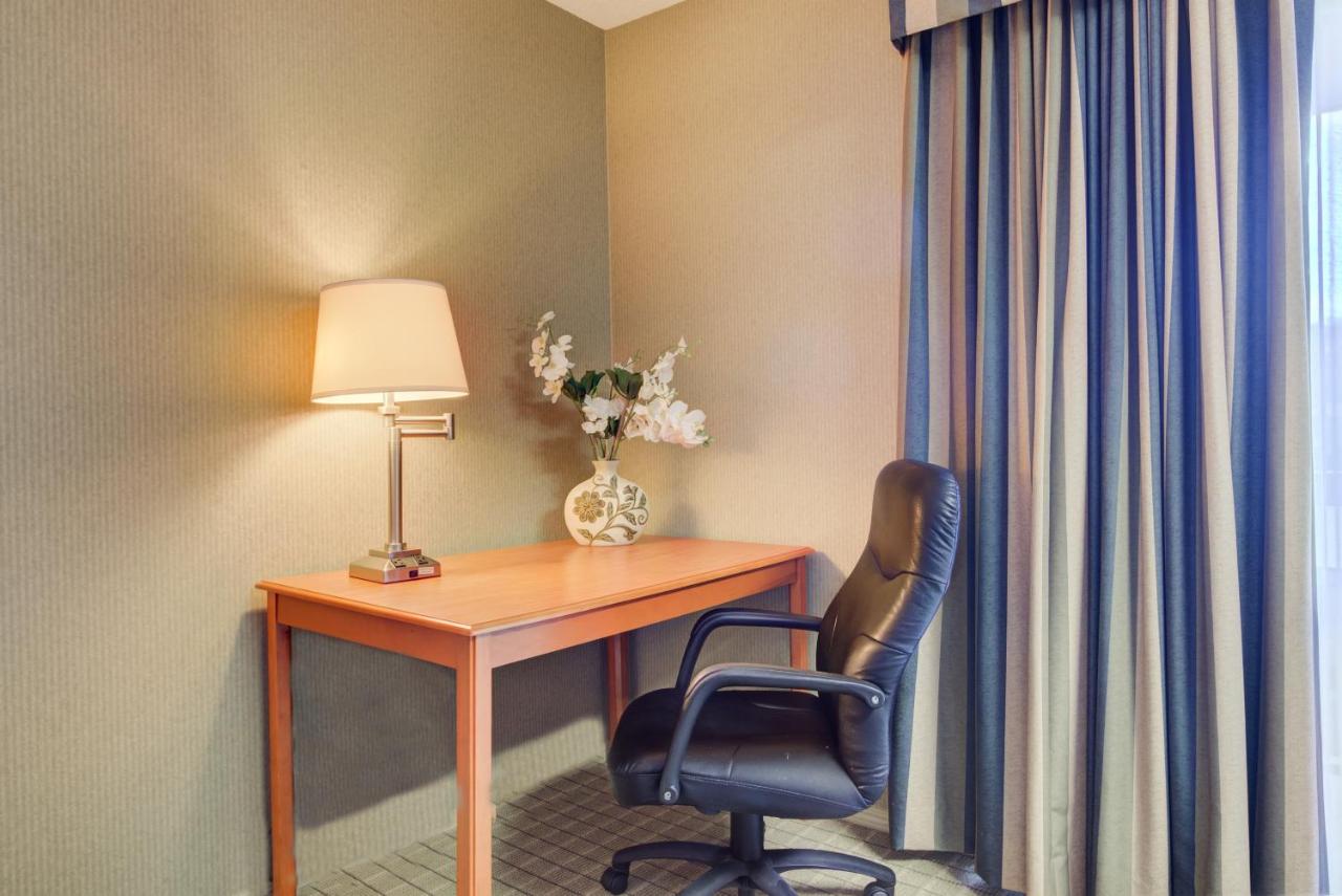 | Long Island Lake Resort