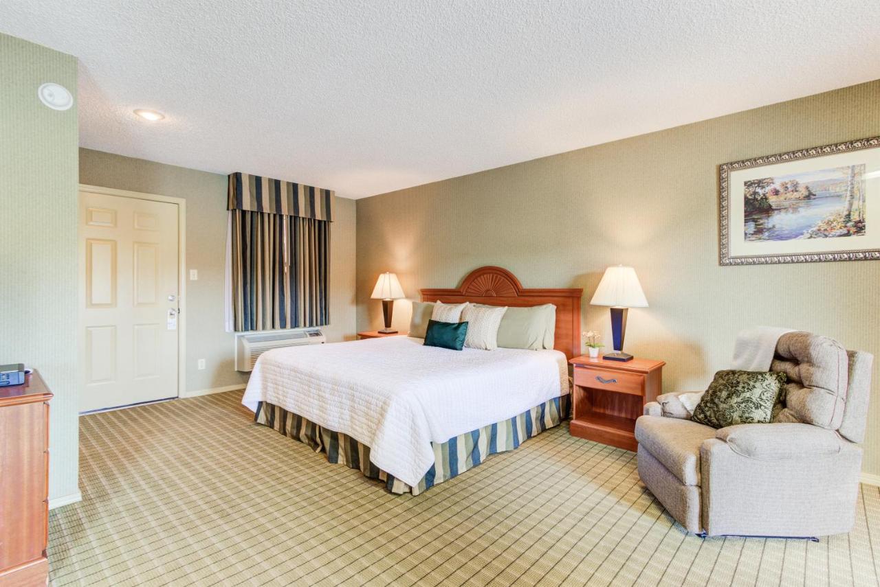 | Long Island Lake Resort
