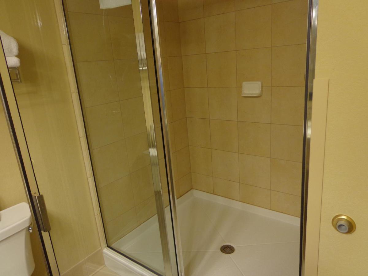 King Suite - Disability Access at Country Inn & Suites by Radisson, Buffalo South I-90, NY