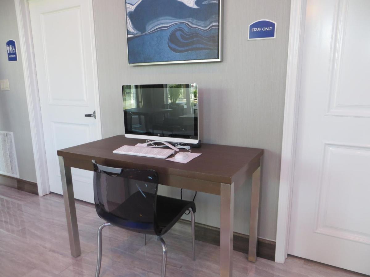 | Hotel Blue - Woodlands
