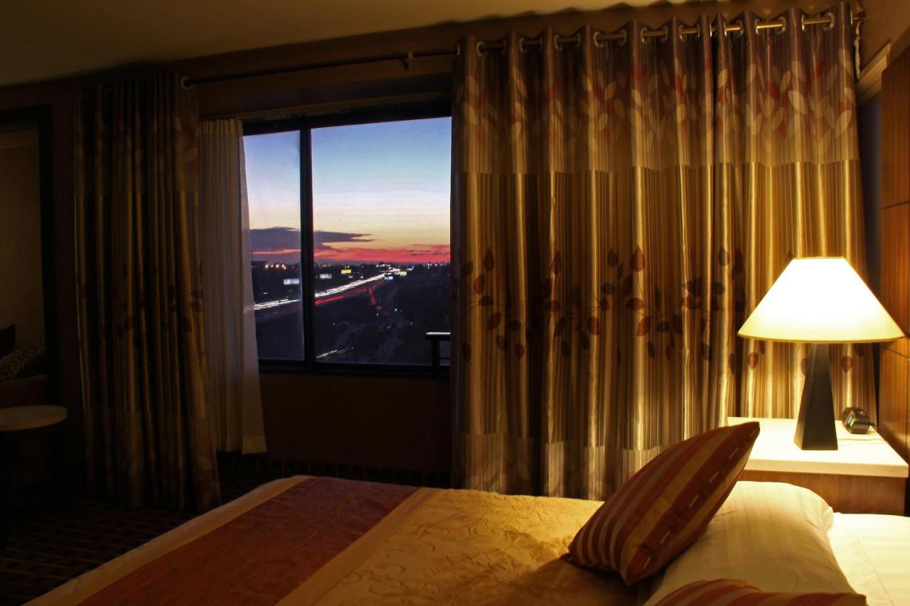 Luxury King Room at LA Crystal Hotel - Los Angeles Area