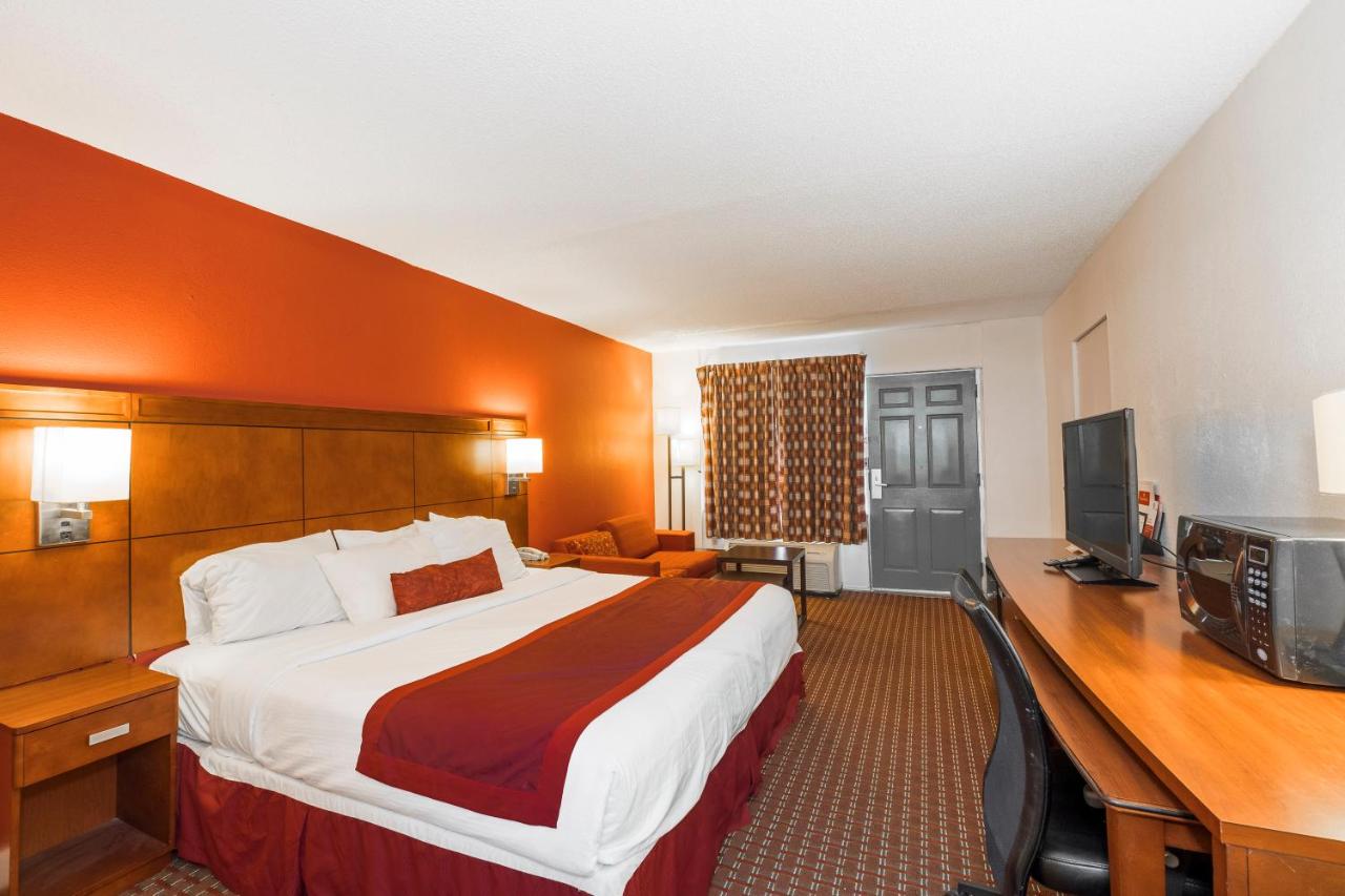 King Room -Smoking at Ramada by Wyndham Walterboro