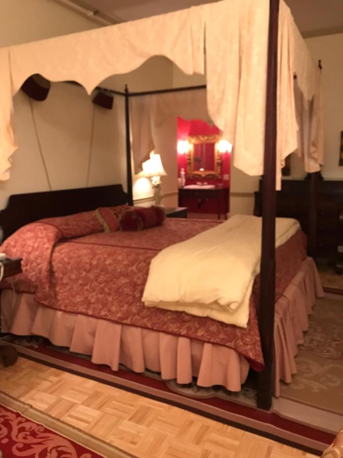 | 1896 House Country Inn - Barnside Inn