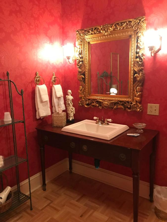 | 1896 House Country Inn - Barnside Inn