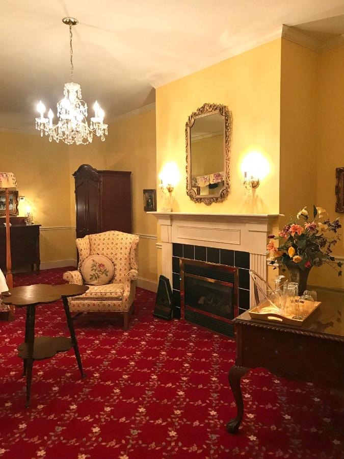| 1896 House Country Inn - Barnside Inn