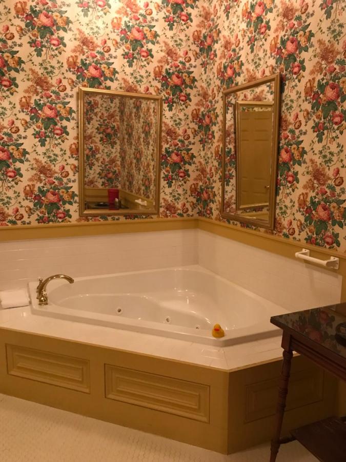 | 1896 House Country Inn - Barnside Inn
