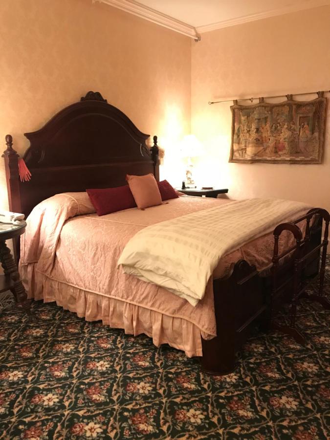 | 1896 House Country Inn - Barnside Inn