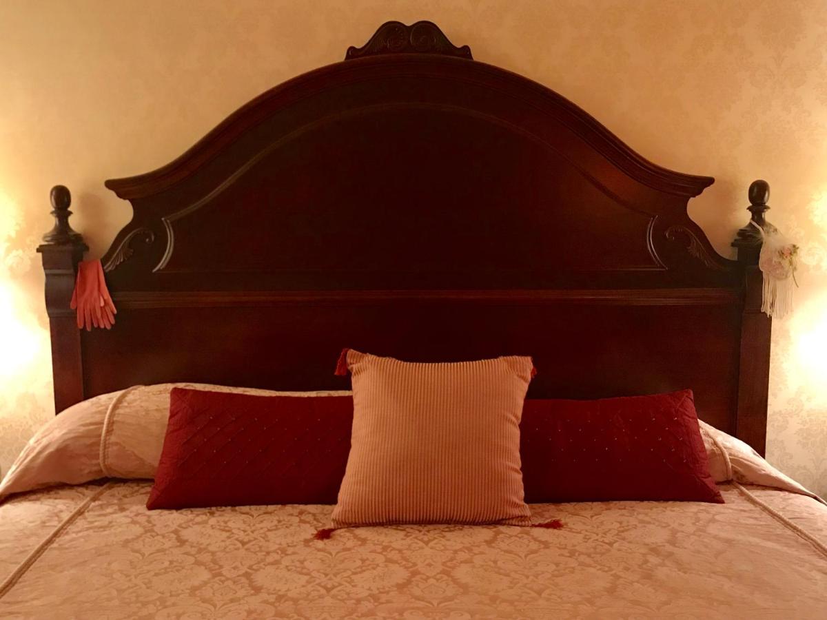 | 1896 House Country Inn - Barnside Inn