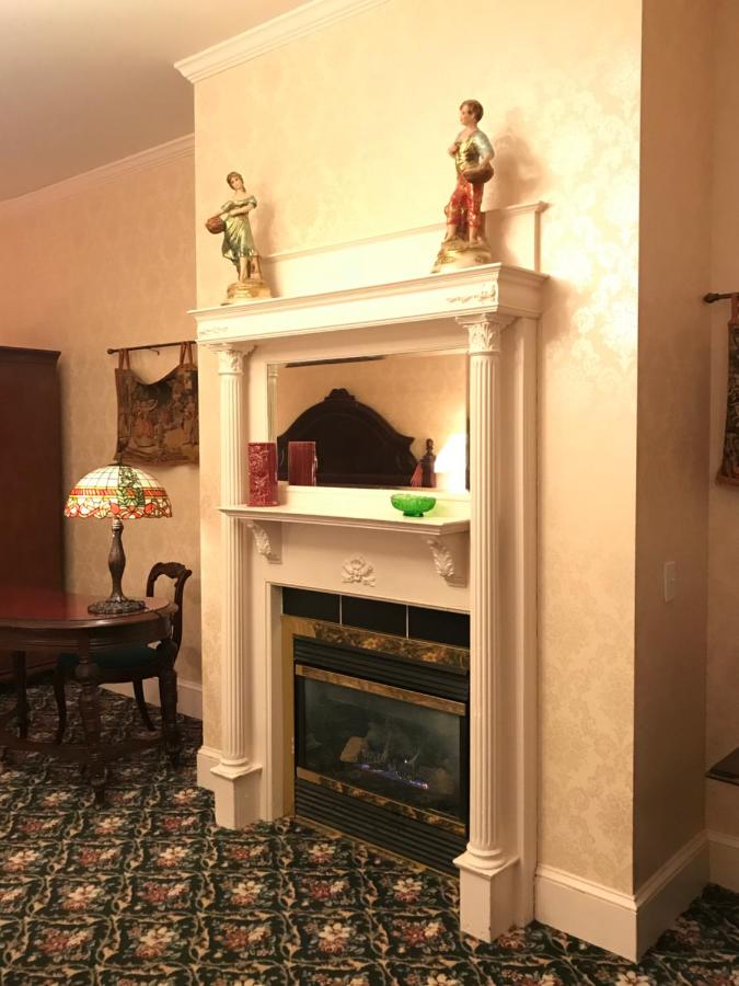 | 1896 House Country Inn - Barnside Inn