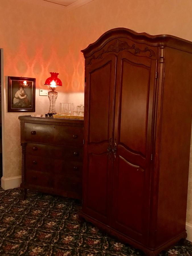 | 1896 House Country Inn - Barnside Inn