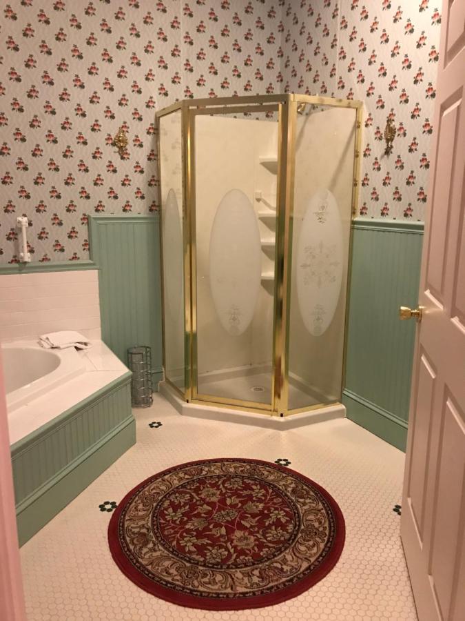 | 1896 House Country Inn - Barnside Inn