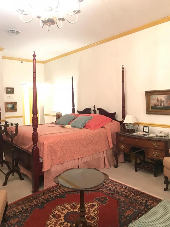 | 1896 House Country Inn - Barnside Inn