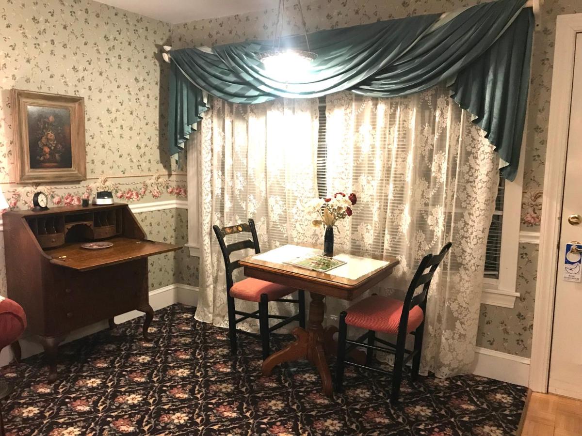 | 1896 House Country Inn - Barnside Inn