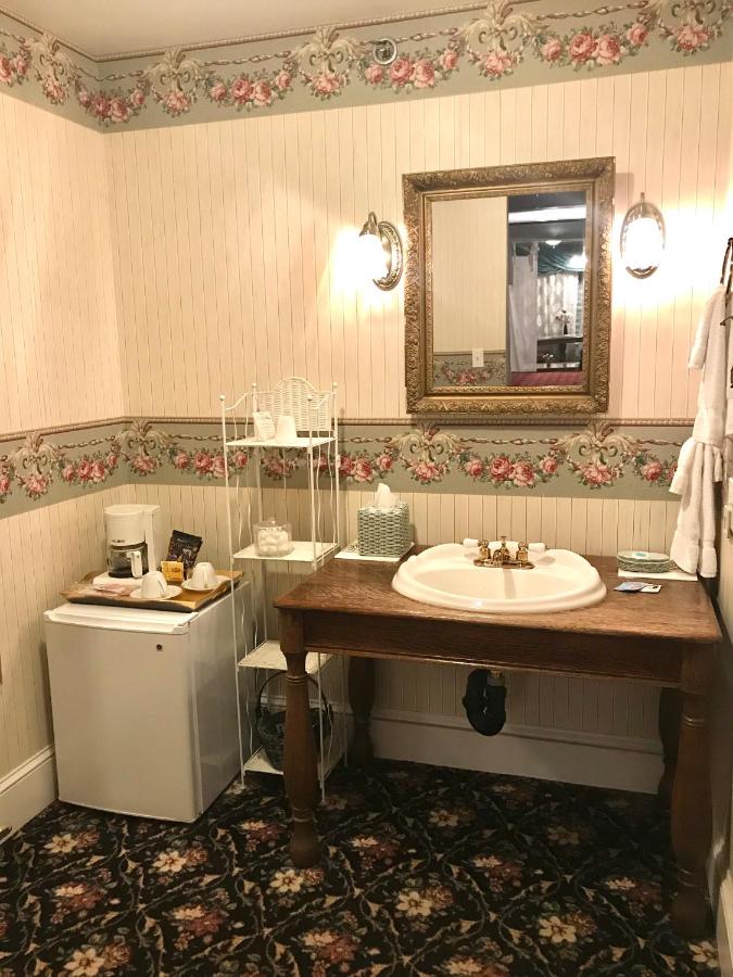 | 1896 House Country Inn - Barnside Inn