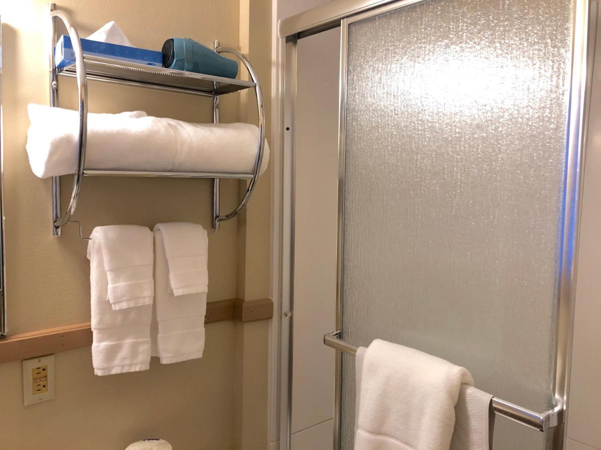 Deluxe Double Room at Rockerville Lodge & Cabins