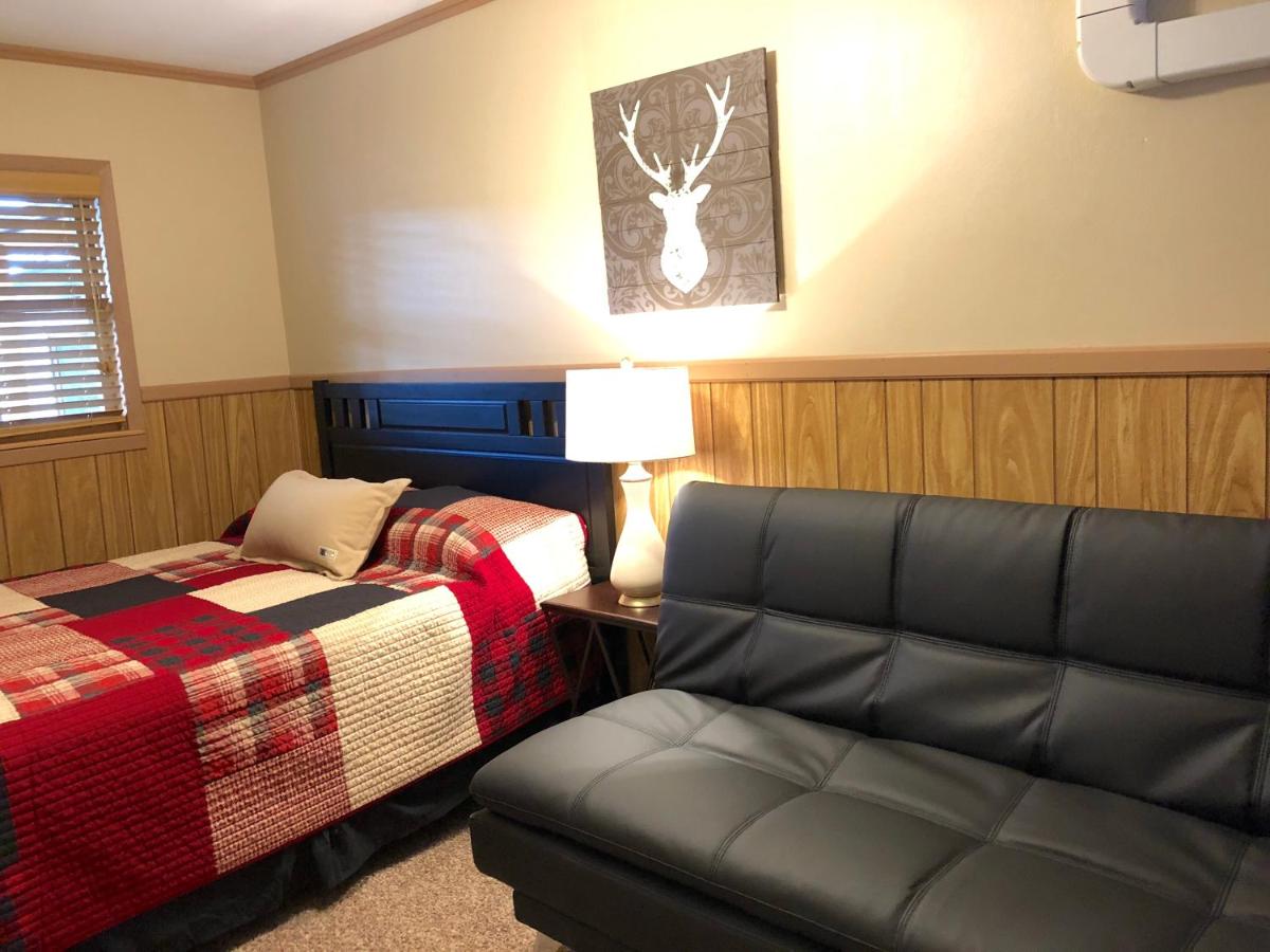 Deluxe Double Room at Rockerville Lodge & Cabins