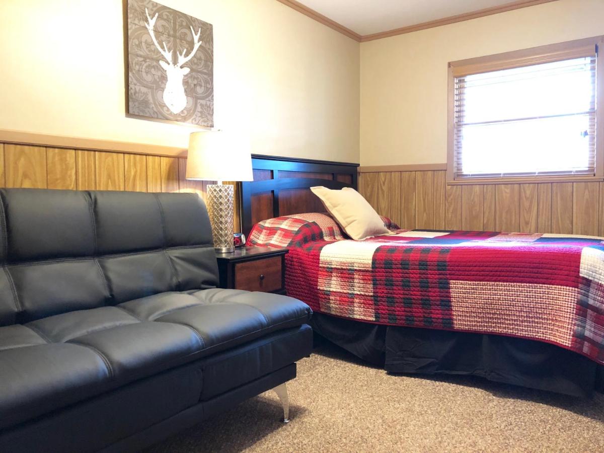 Deluxe Double Room at Rockerville Lodge & Cabins