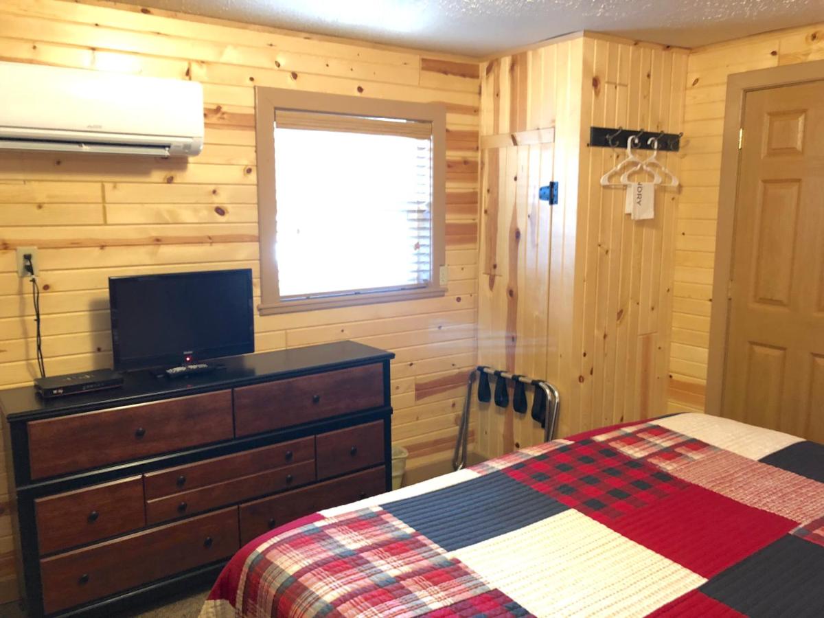 King Room at Rockerville Lodge & Cabins