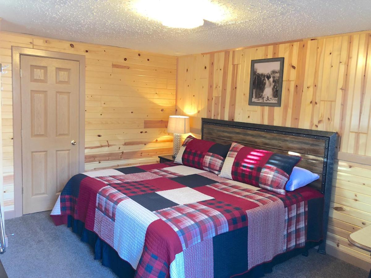 King Room at Rockerville Lodge & Cabins