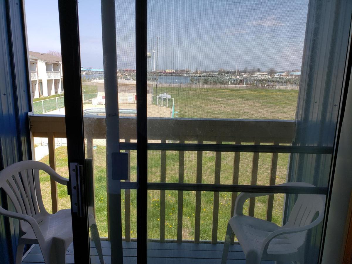 | Rodeway Inn at Somers Cove Marina