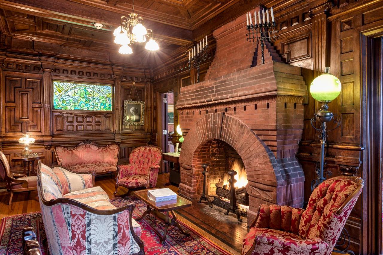 | Cedar Crest Inn