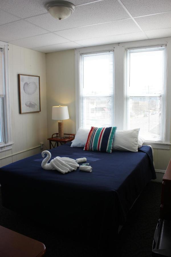 Queen Room at Blue Water Inn