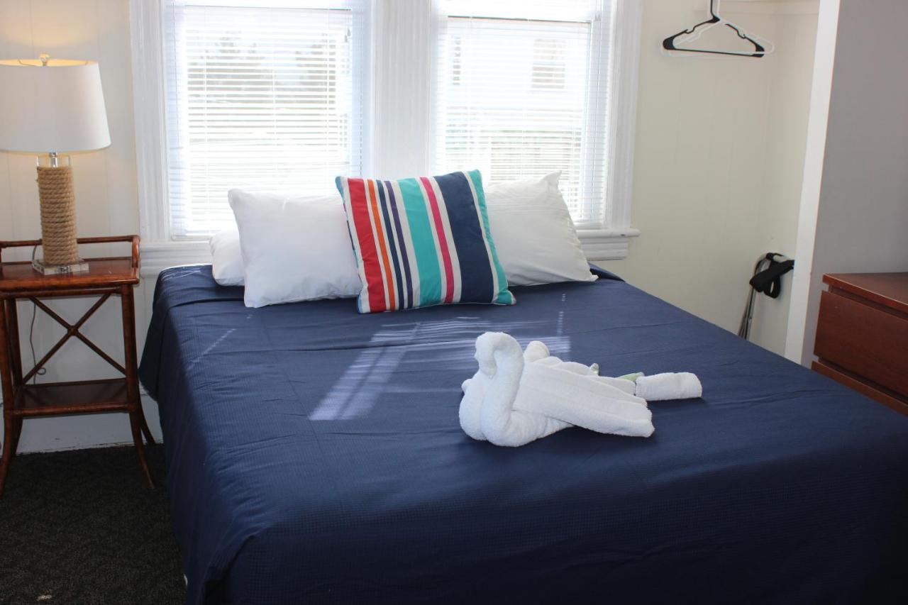 Queen Room at Blue Water Inn