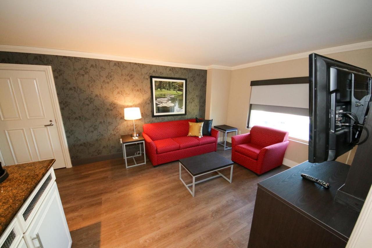 One-Bedroom Suite at Hollywood Casino & Hotel St. Louis