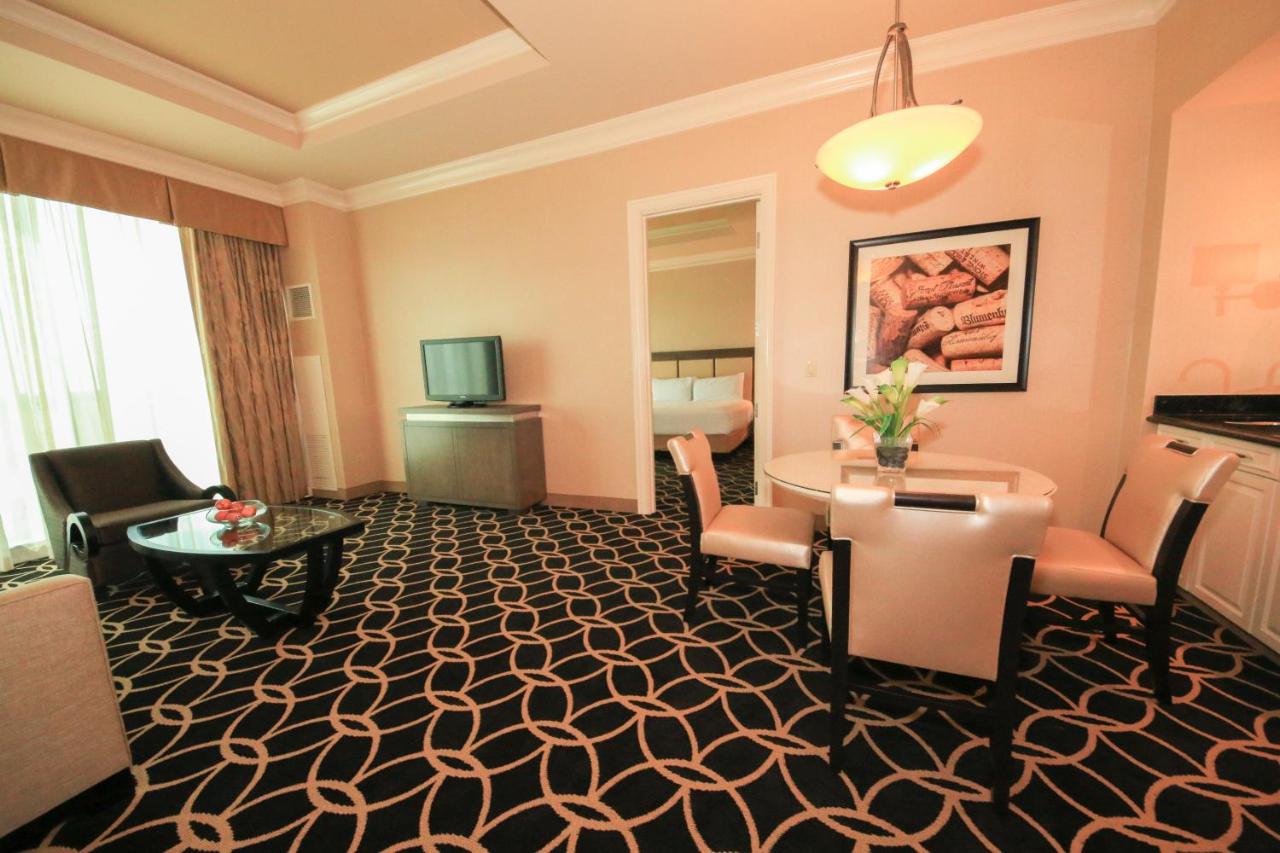 King Suite with Spa Bath at Hollywood Casino & Hotel St. Louis