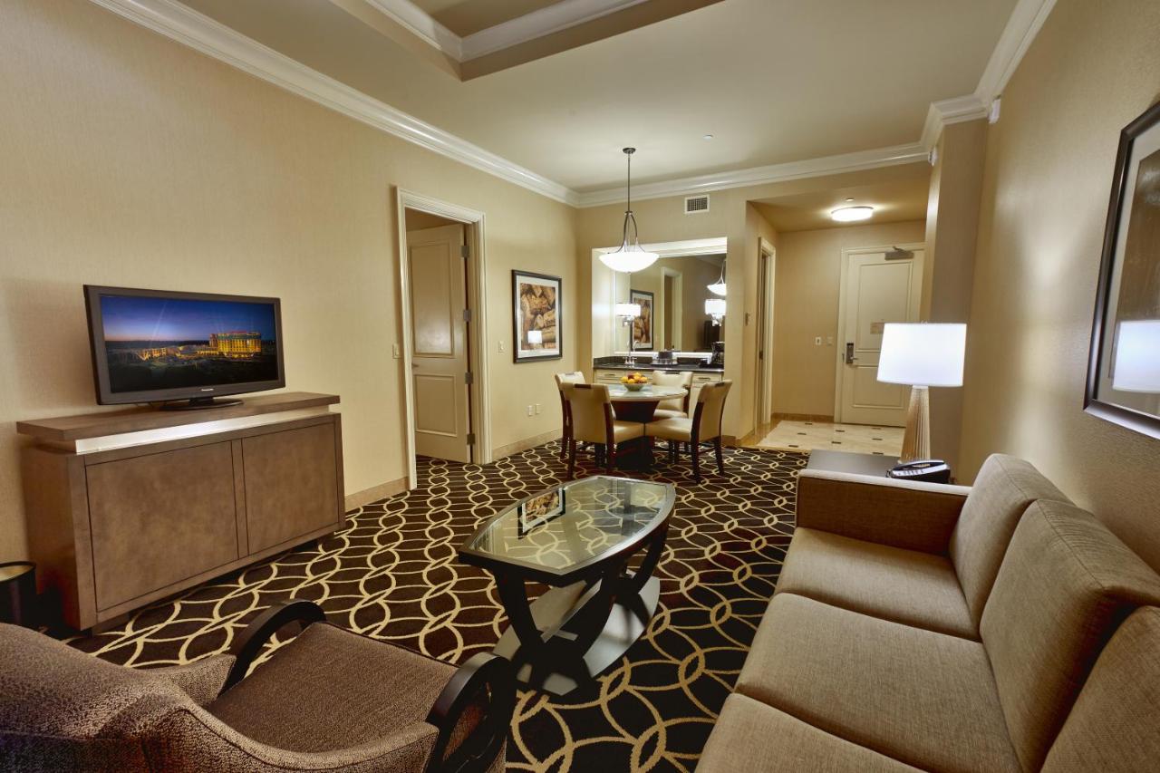 King Suite with Spa Bath at Hollywood Casino & Hotel St. Louis