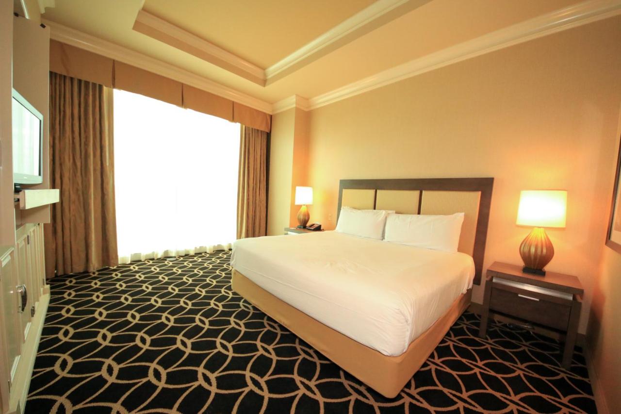 King Suite with Spa Bath at Hollywood Casino & Hotel St. Louis
