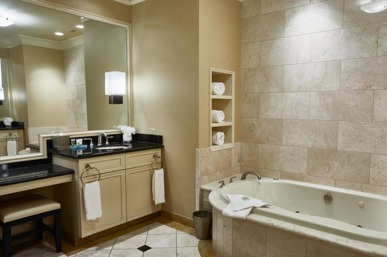 King Suite with Spa Bath at Hollywood Casino & Hotel St. Louis