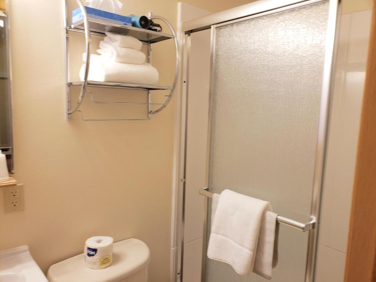 Budget Single Room at Rockerville Lodge & Cabins